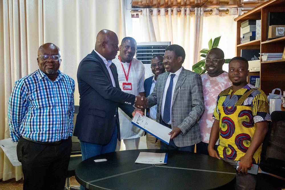Ato Afful (seond left), MD, Graphic Communications Group Limited exchanging the agreement with Professor Justice Nyigmah Bawole, Dean of the UGBS. Looking on are some management staff of Graphic and UGBS Let’s engage through strategic partnership — Graphic MD to universities